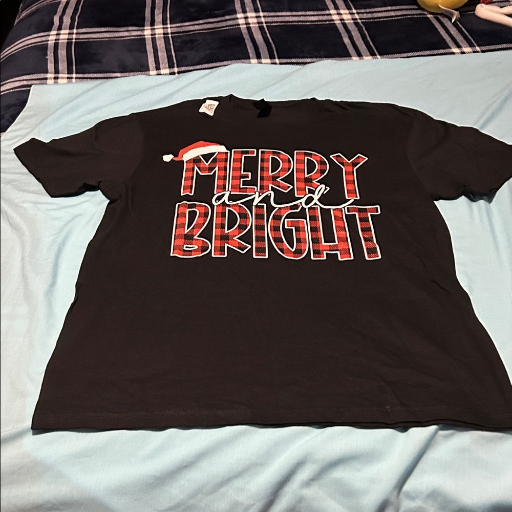 Gildan Black Tee with Red Plaid "Merry and Bright" Print size medium nwot